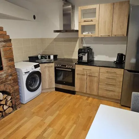 Kesklinn Ja Rand Jalutuskaeigu Kaugusel *