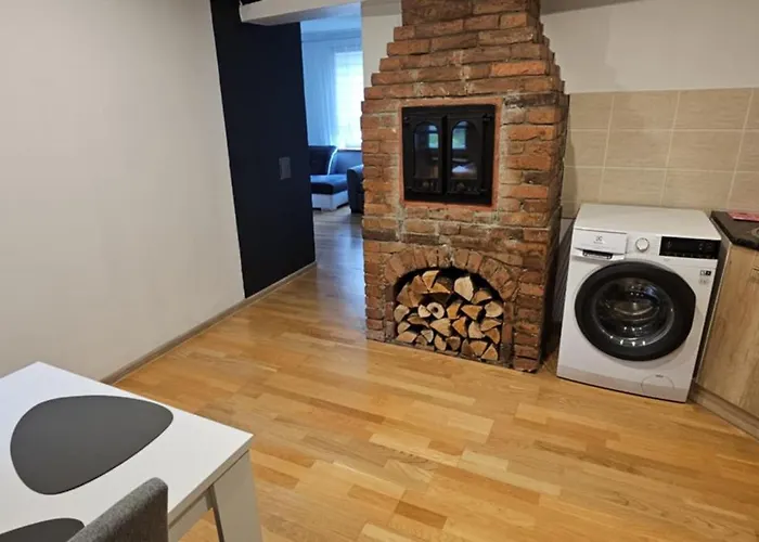 Kesklinn Ja Rand Jalutuskaeigu Kaugusel * Pärnu