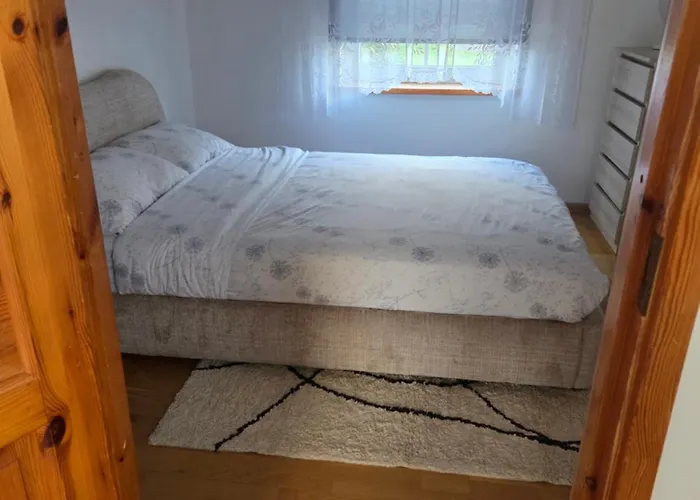 Kesklinn Ja Rand Jalutuskaeigu Kaugusel Pärnu